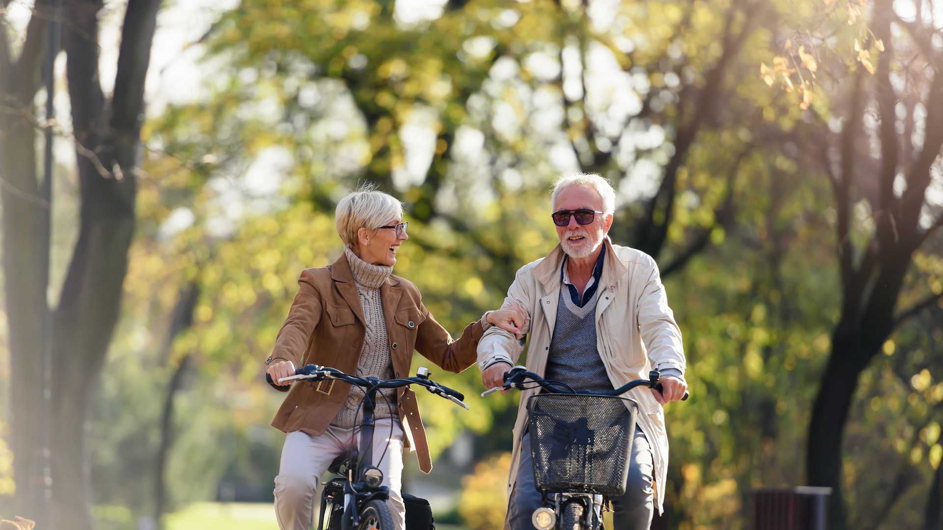 Fietsen Op Je Oude Dag LR Shutterstock 1938456115